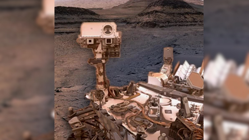 Curiosity Rover in front of the Mars landscape