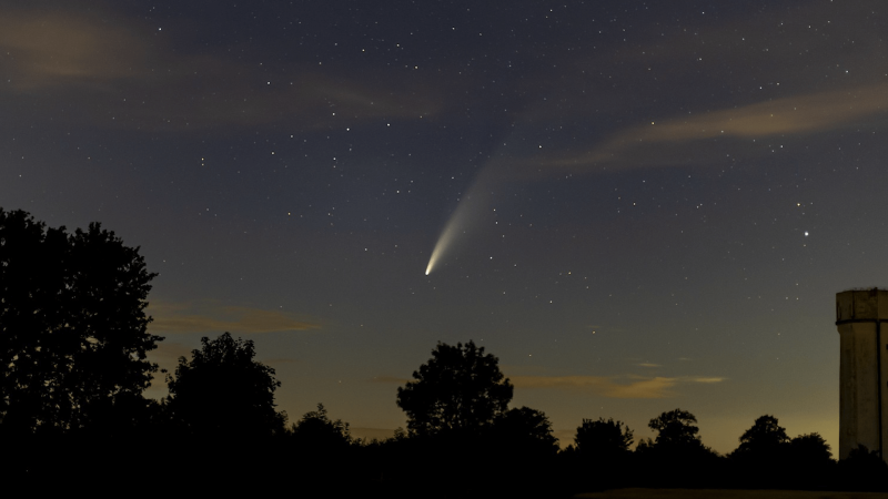 A comet in the night sky