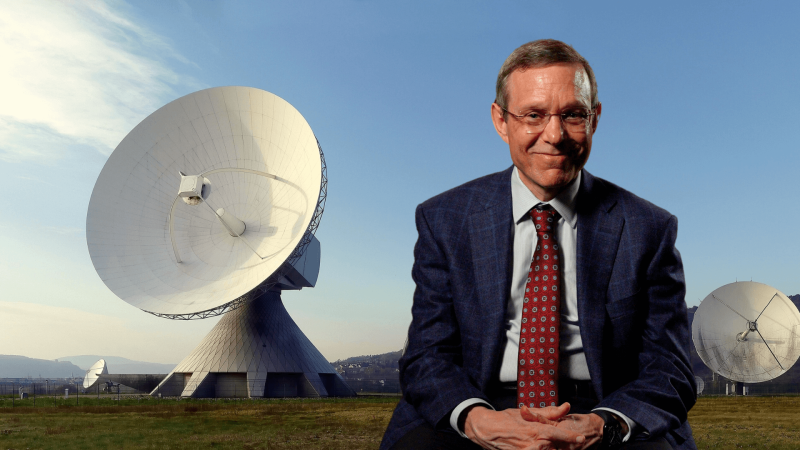 Avi Loeb next to a satellite dish