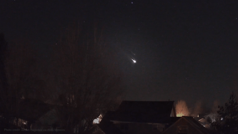 An Alpha Centaurid meteor in the night sky