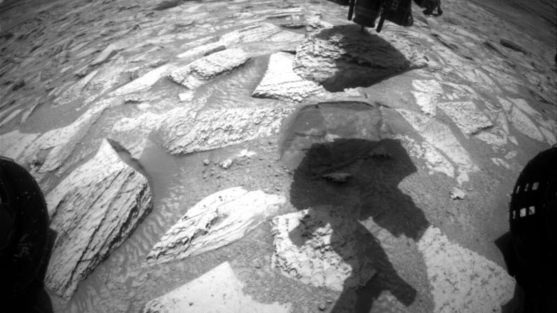 With the weight of Atacama dangling from its arm, Curiosity was unable to move safely. Credit: NASA/JPL-Caltech