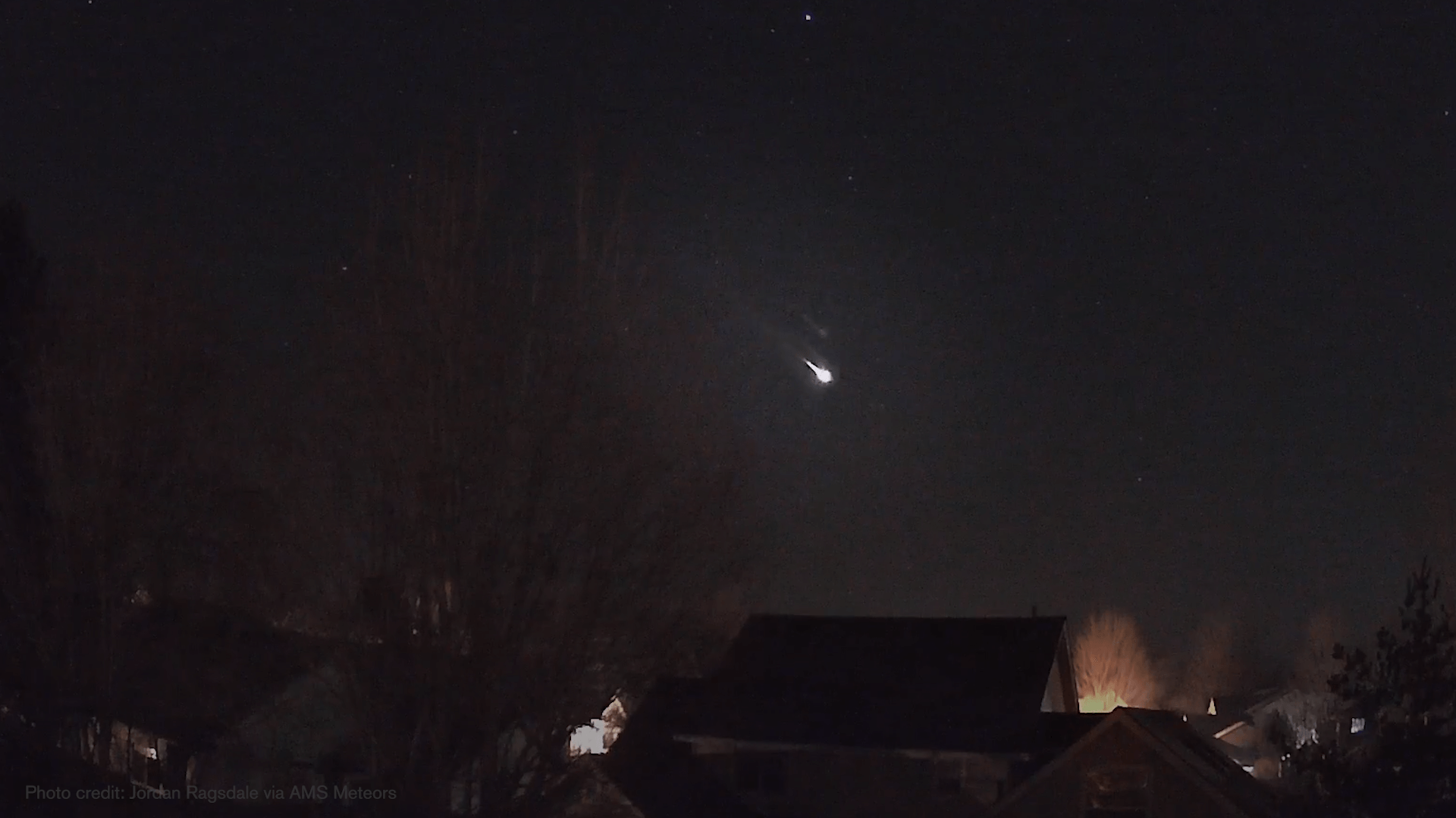 An Alpha Centaurid meteor in the night sky