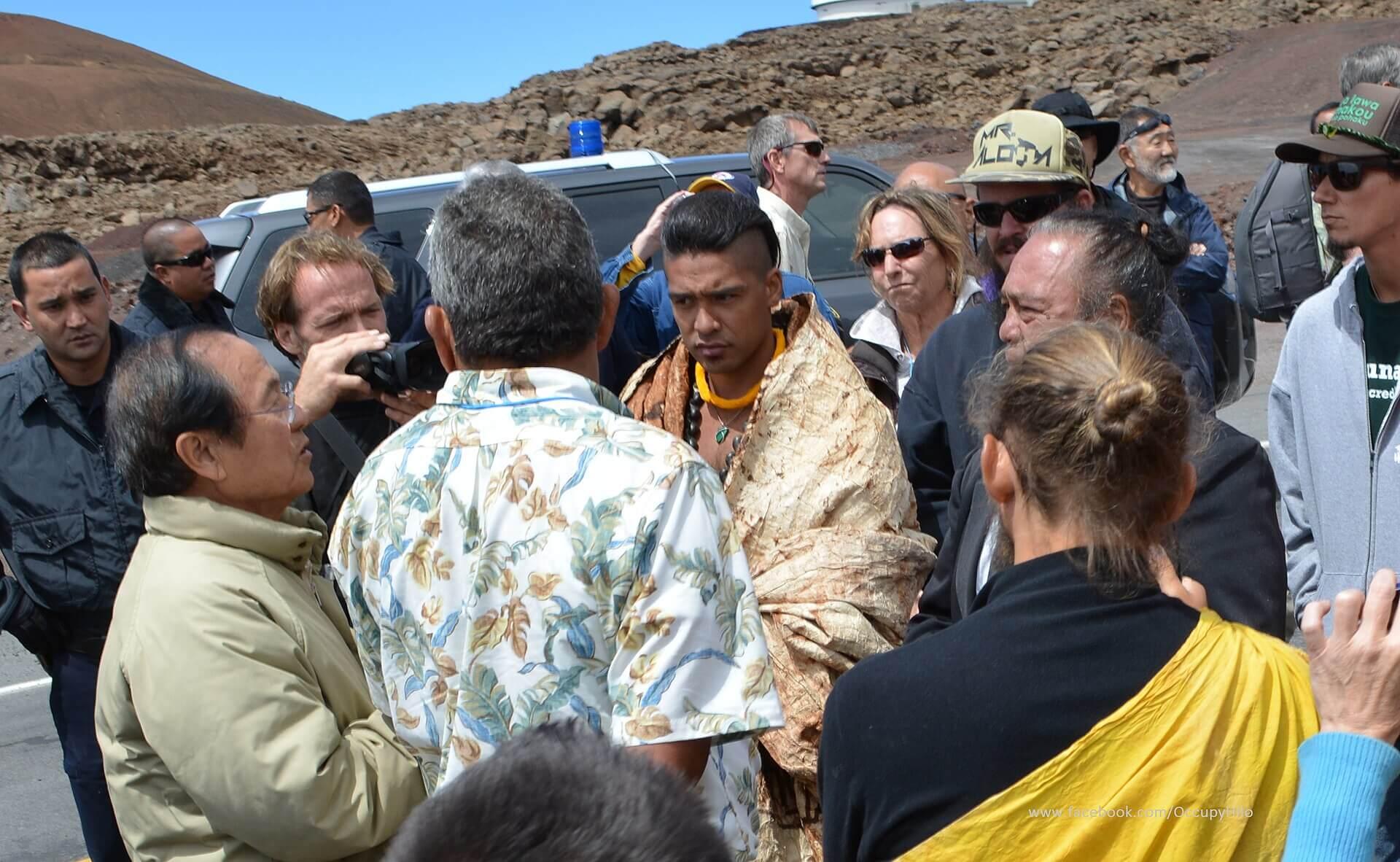 Demonstrators block the road up to the observatory site in October 2014. Credit: Occupy Hilo