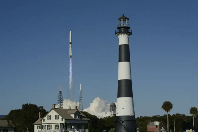 The second launch of Blue Origin’s New Glenn rocket carried the ESCAPADE mission into space. Credit: Kirby Kahler
