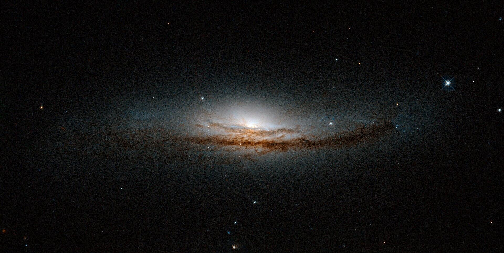 At points in its history when our Milky Way’s central SMBH was actively feeding, it may have resembled a Seyfert galaxy like NGC 5793. Credit: ESA/NASA
