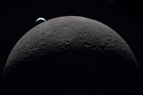 The Earth is seen setting behind the Moon as Artemis II does its lunar flyby. Credit: NASA